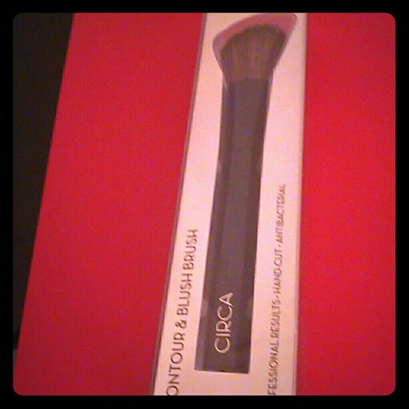Contour and Blush Brush - Picture 1 of 1